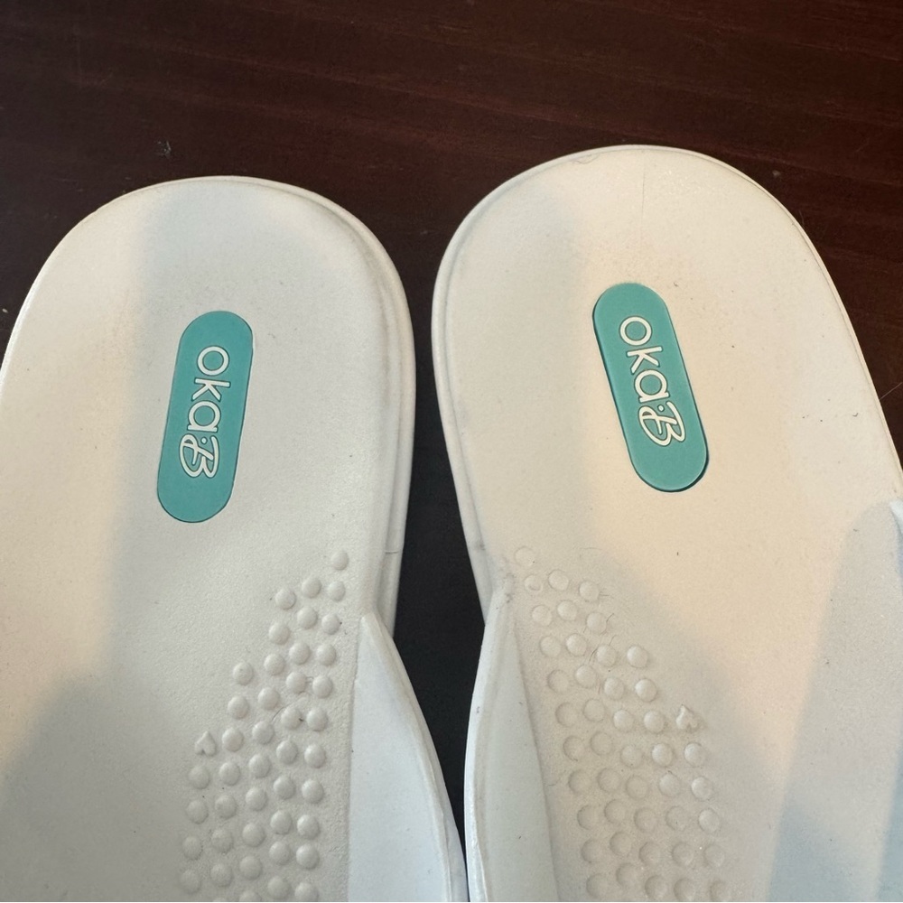 Oka B White Dolphins flip flops size Large (10-11) - Picture 8 of 10